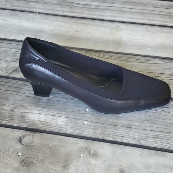 Black Naturalizer Pumps 838N19  Sz 9W - Picture 4 of 8